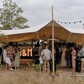 Proč jsou strečové beduínské stany oblíbené na svatbách a festivalech